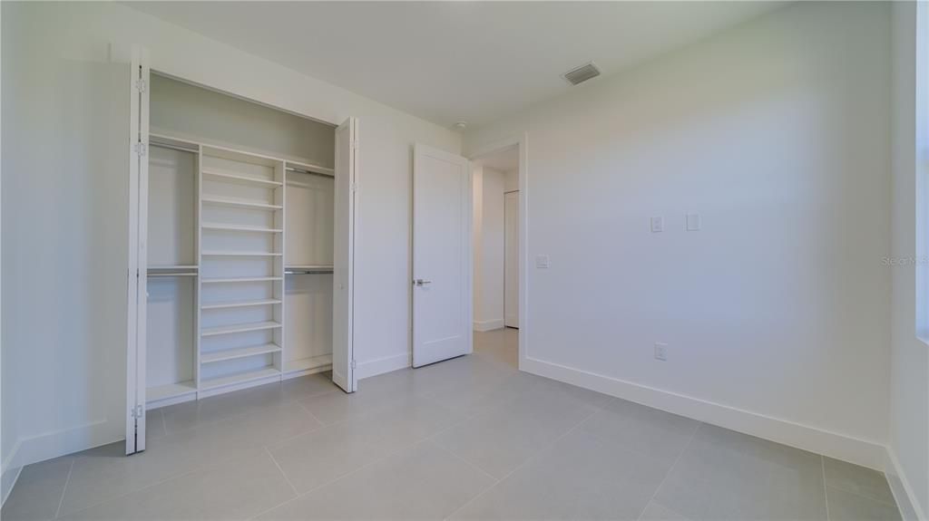 Activo con contrato: $369,900 (3 camas, 3 baños, 1894 Pies cuadrados)