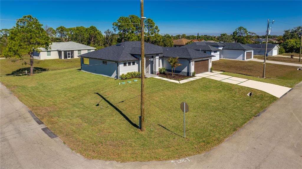 Activo con contrato: $369,900 (3 camas, 3 baños, 1894 Pies cuadrados)