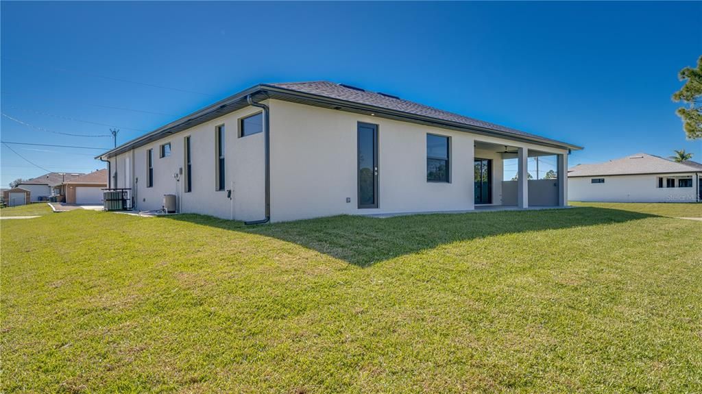 Activo con contrato: $369,900 (3 camas, 3 baños, 1894 Pies cuadrados)