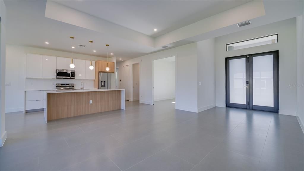 Activo con contrato: $369,900 (3 camas, 3 baños, 1894 Pies cuadrados)