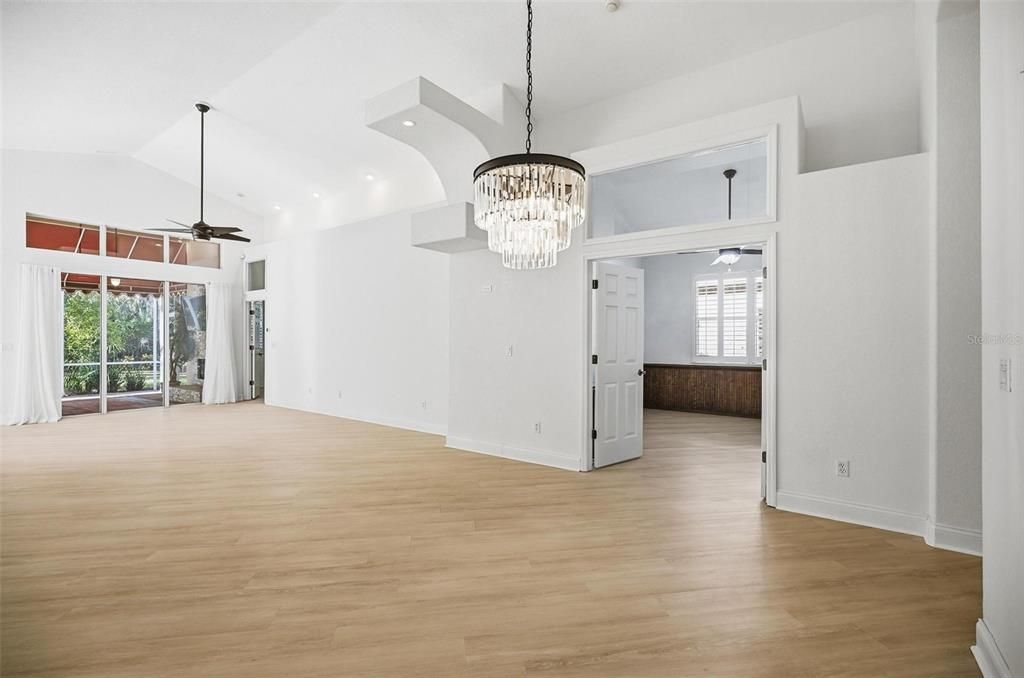 Под контрактом: $499,000 (3 спален, 2 ванн, 1980 Квадратных фут)