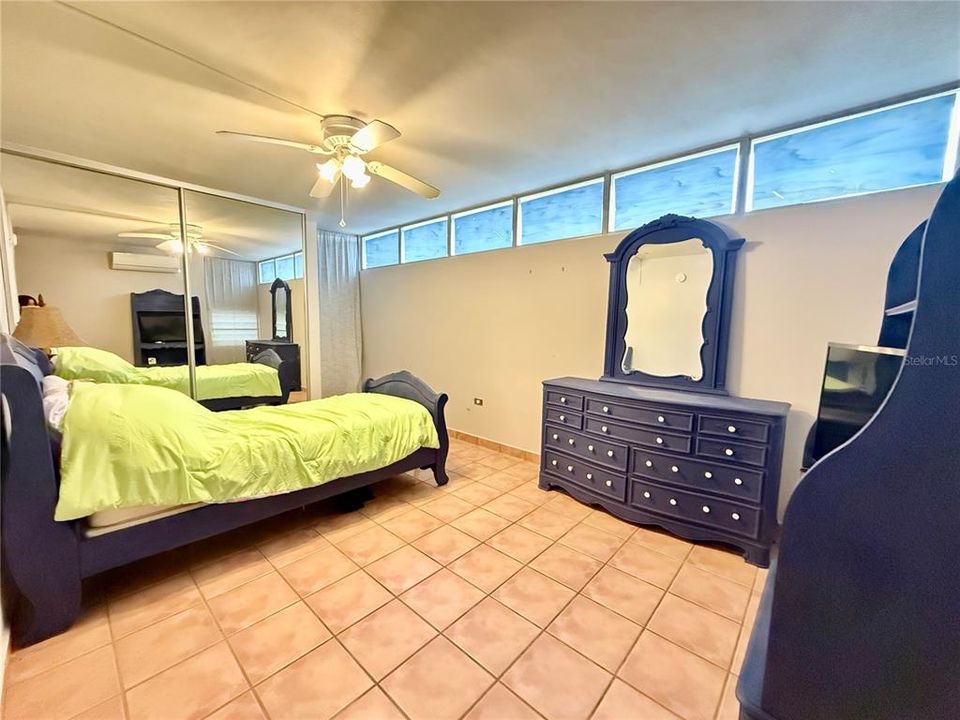 En Venta: $415,000 (4 camas, 2 baños, 1650 Pies cuadrados)