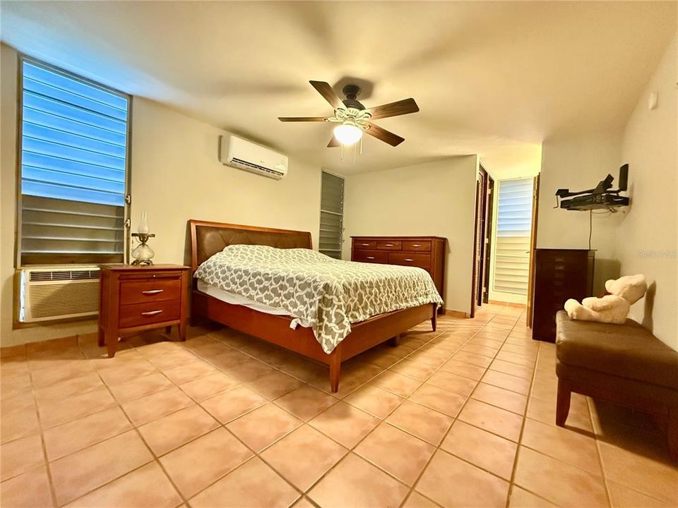 En Venta: $415,000 (4 camas, 2 baños, 1650 Pies cuadrados)