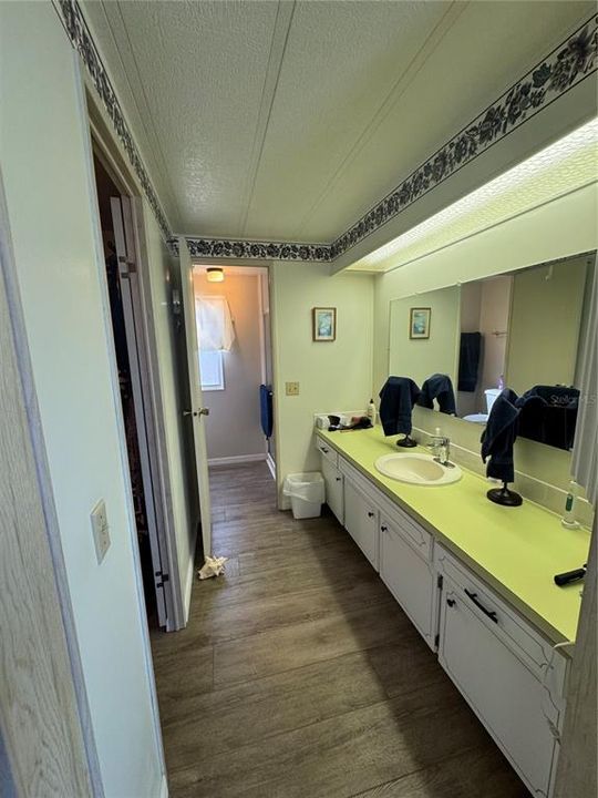 For Sale: $139,900 (2 beds, 2 baths, 984 Square Feet)