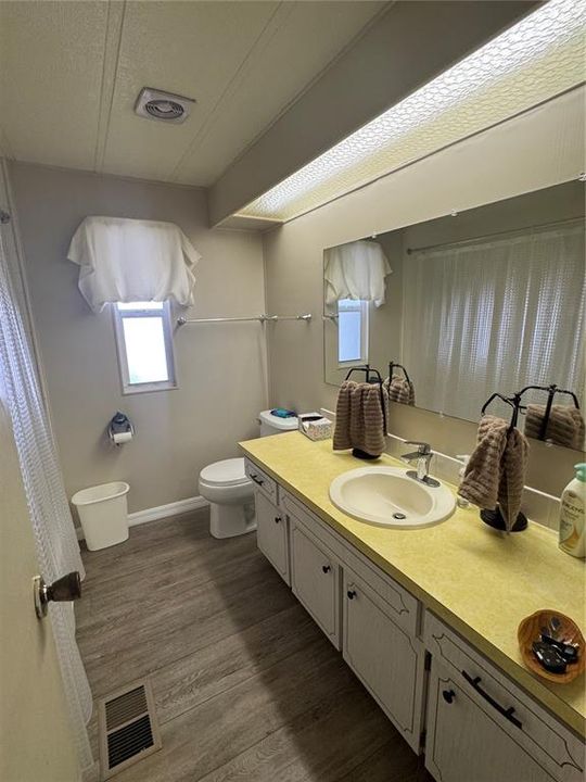 For Sale: $139,900 (2 beds, 2 baths, 984 Square Feet)