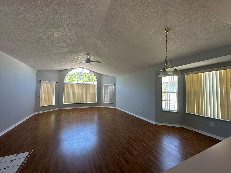 For Rent: $1,500 (3 beds, 2 baths, 1350 Square Feet)