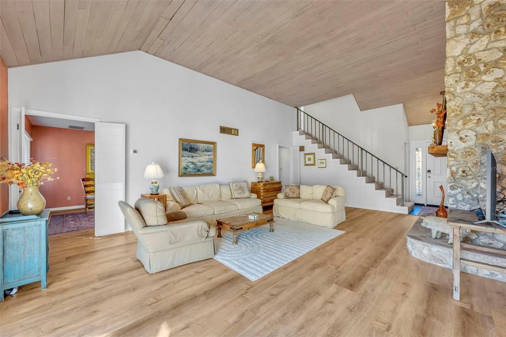For Sale: $329,000 (4 beds, 3 baths, 2029 Square Feet)