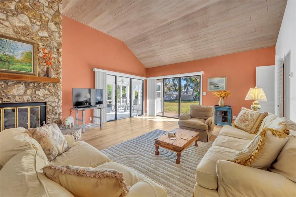 For Sale: $329,000 (4 beds, 3 baths, 2029 Square Feet)