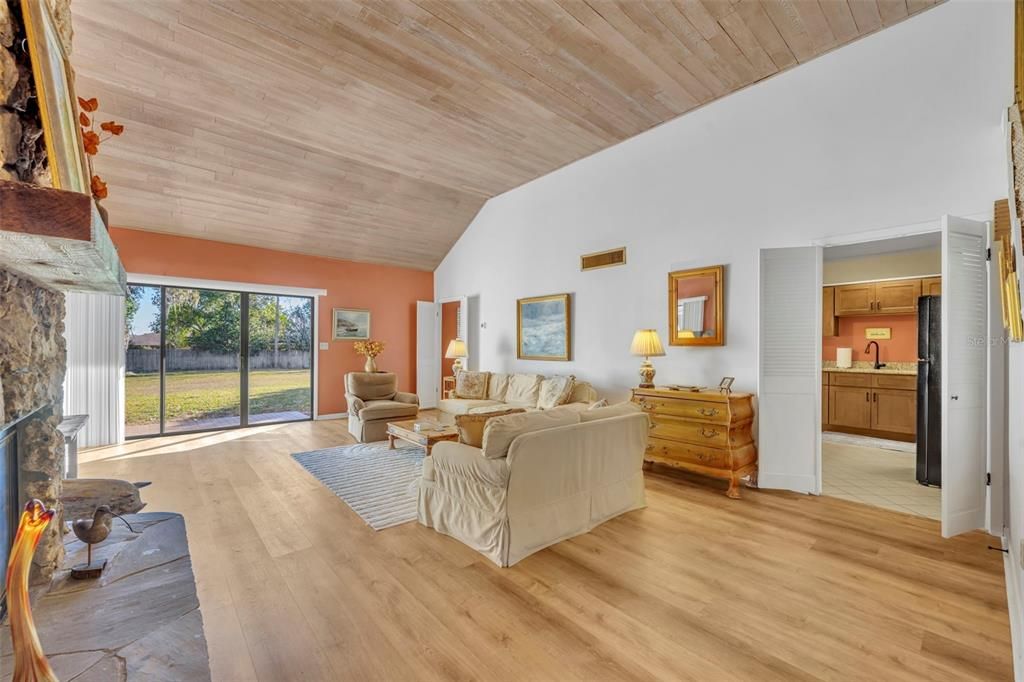 For Sale: $329,000 (4 beds, 3 baths, 2029 Square Feet)