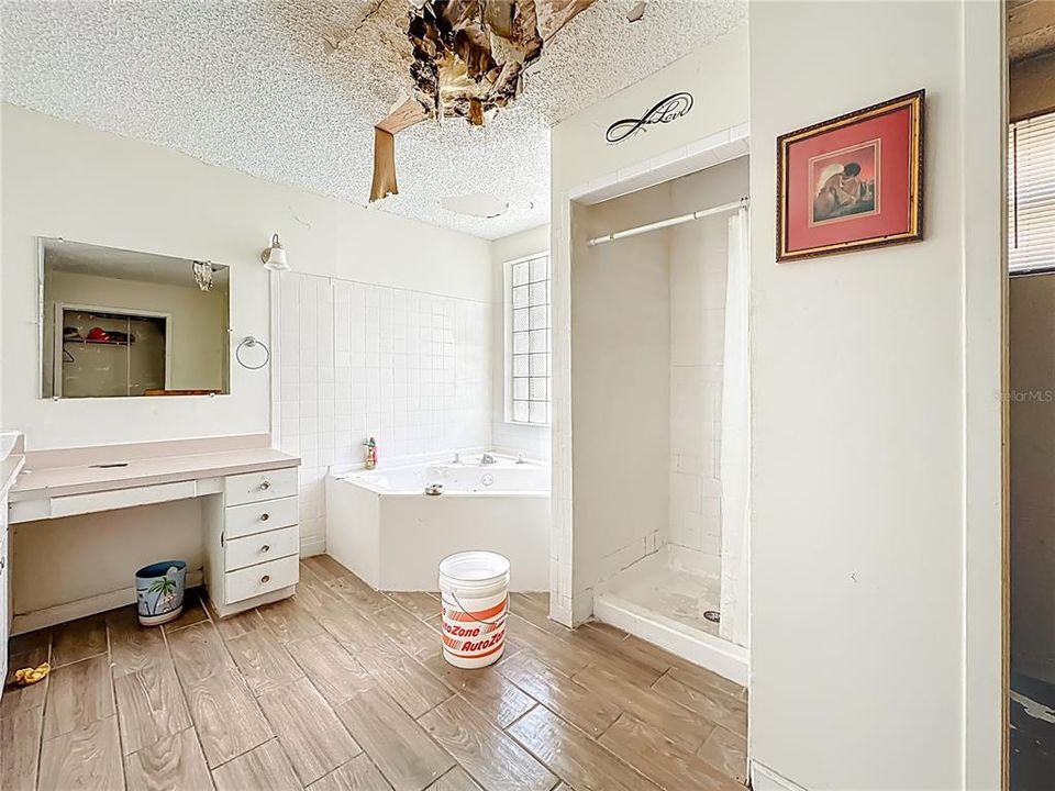Active With Contract: $133,385 (4 beds, 2 baths, 1680 Square Feet)