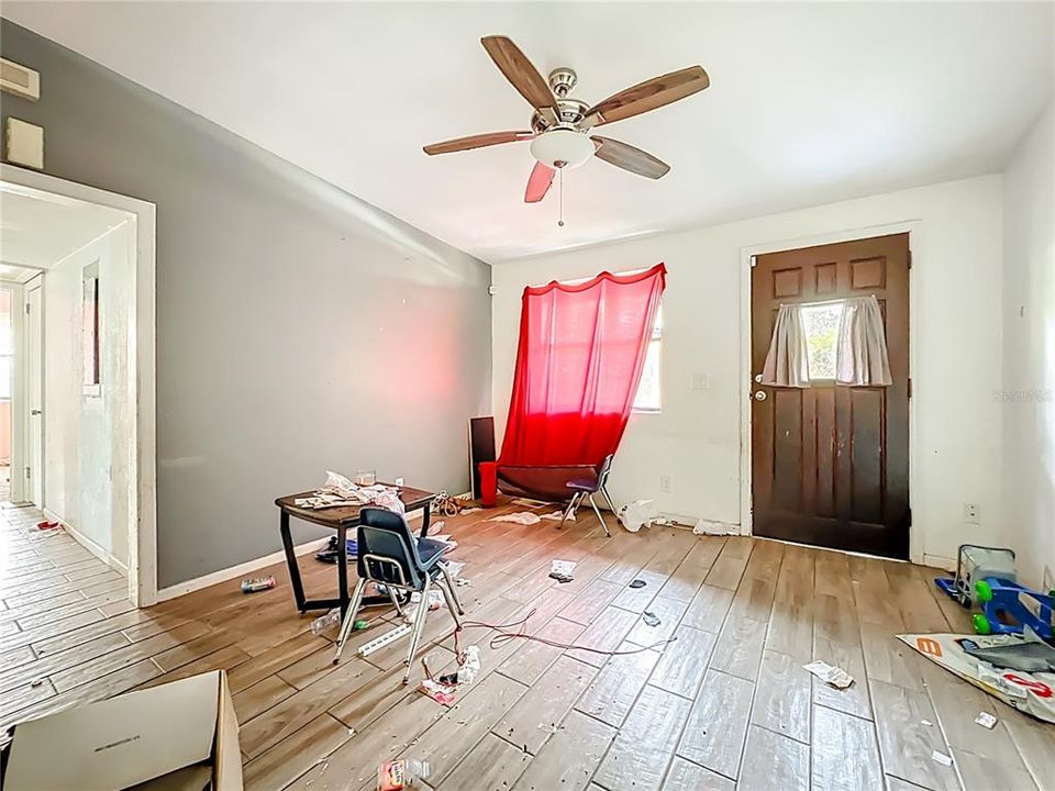 Active With Contract: $133,385 (4 beds, 2 baths, 1680 Square Feet)