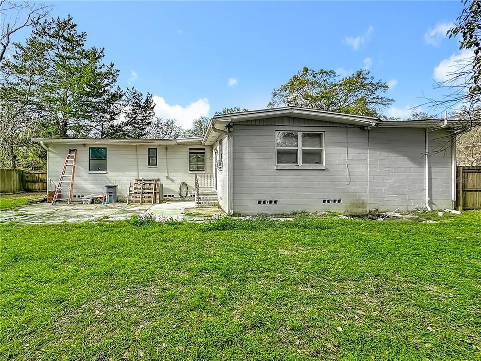 Active With Contract: $133,385 (4 beds, 2 baths, 1680 Square Feet)