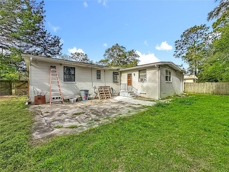 Active With Contract: $133,385 (4 beds, 2 baths, 1680 Square Feet)