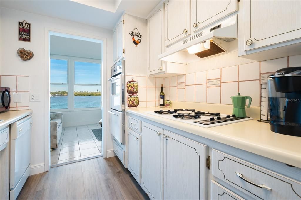 Под контрактом: $199,999 (2 спален, 1 ванн, 1120 Квадратных фут)