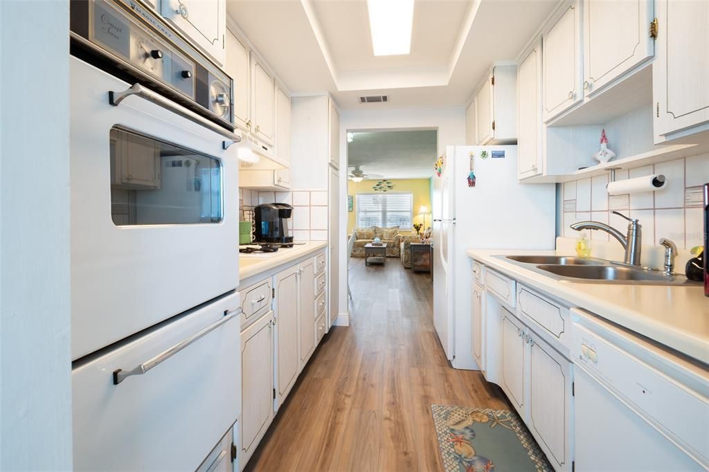 Под контрактом: $199,999 (2 спален, 1 ванн, 1120 Квадратных фут)