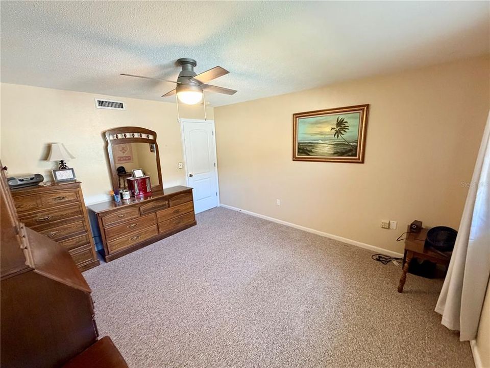 For Sale: $145,000 (2 beds, 2 baths, 1176 Square Feet)