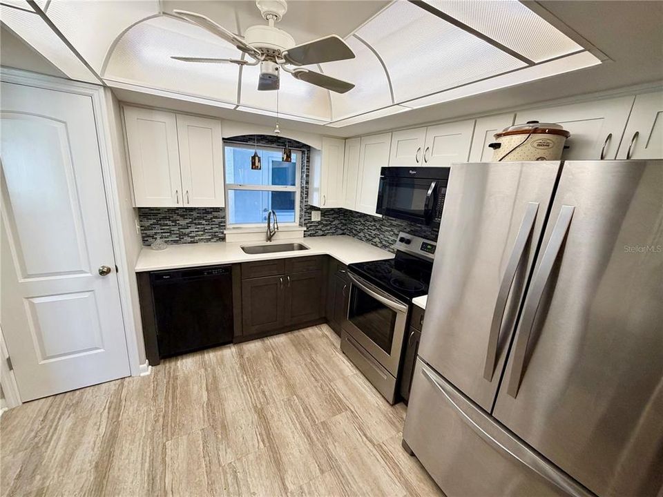 For Sale: $145,000 (2 beds, 2 baths, 1176 Square Feet)