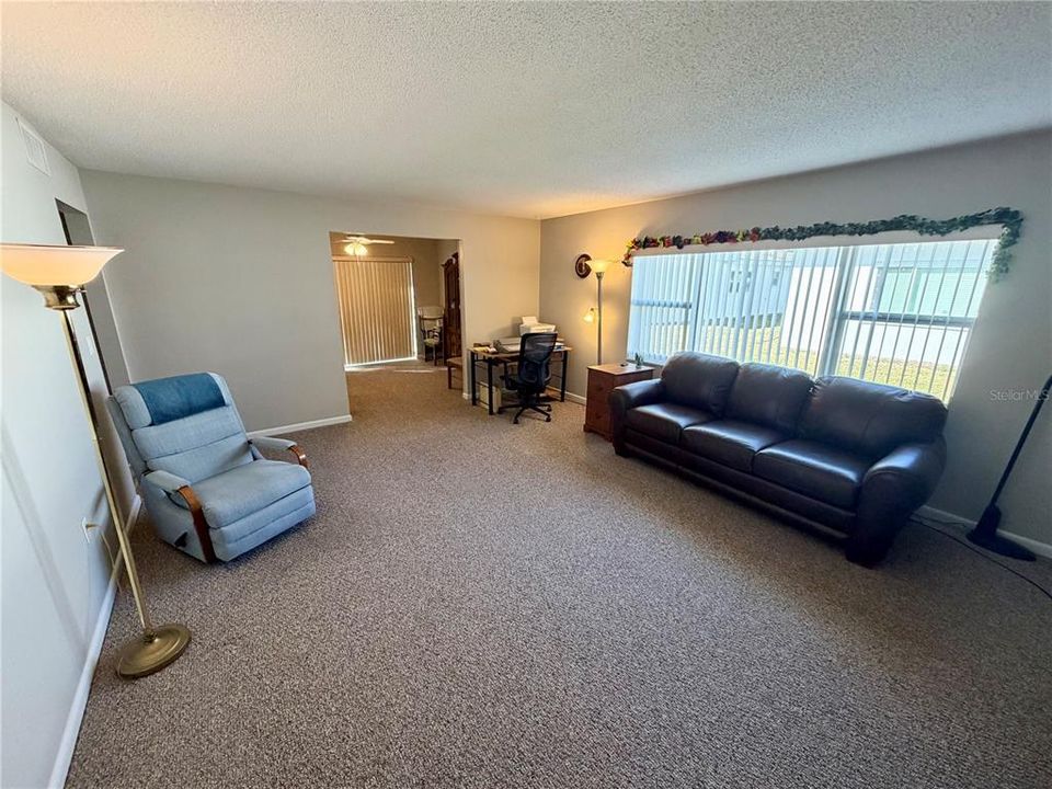 For Sale: $145,000 (2 beds, 2 baths, 1176 Square Feet)