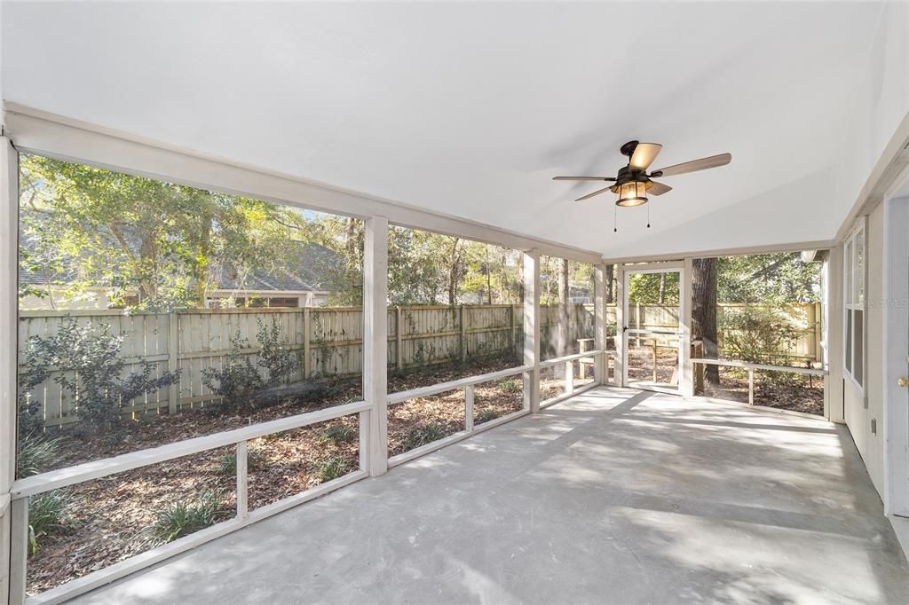 Под контрактом: $370,000 (4 спален, 2 ванн, 1808 Квадратных фут)