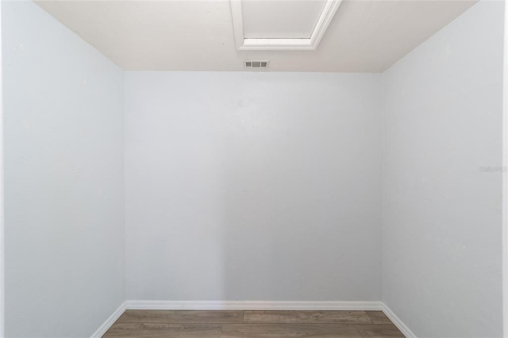 Под контрактом: $370,000 (4 спален, 2 ванн, 1808 Квадратных фут)