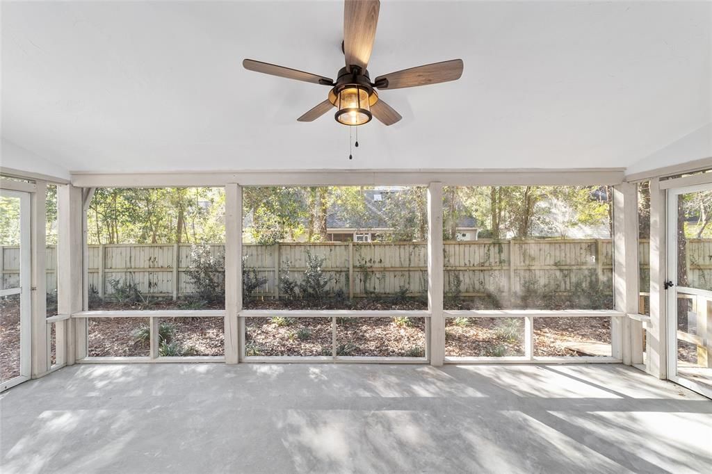 Под контрактом: $370,000 (4 спален, 2 ванн, 1808 Квадратных фут)