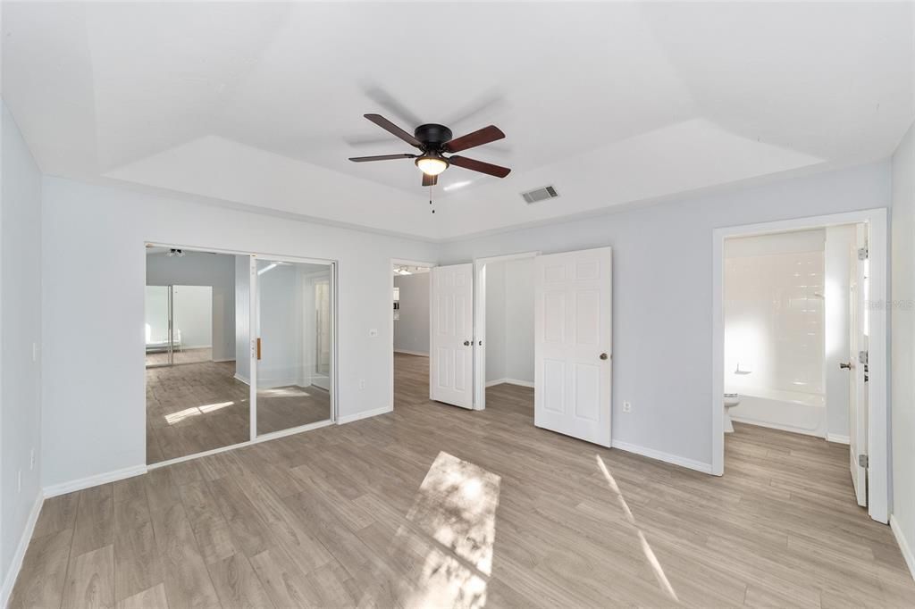 Под контрактом: $370,000 (4 спален, 2 ванн, 1808 Квадратных фут)