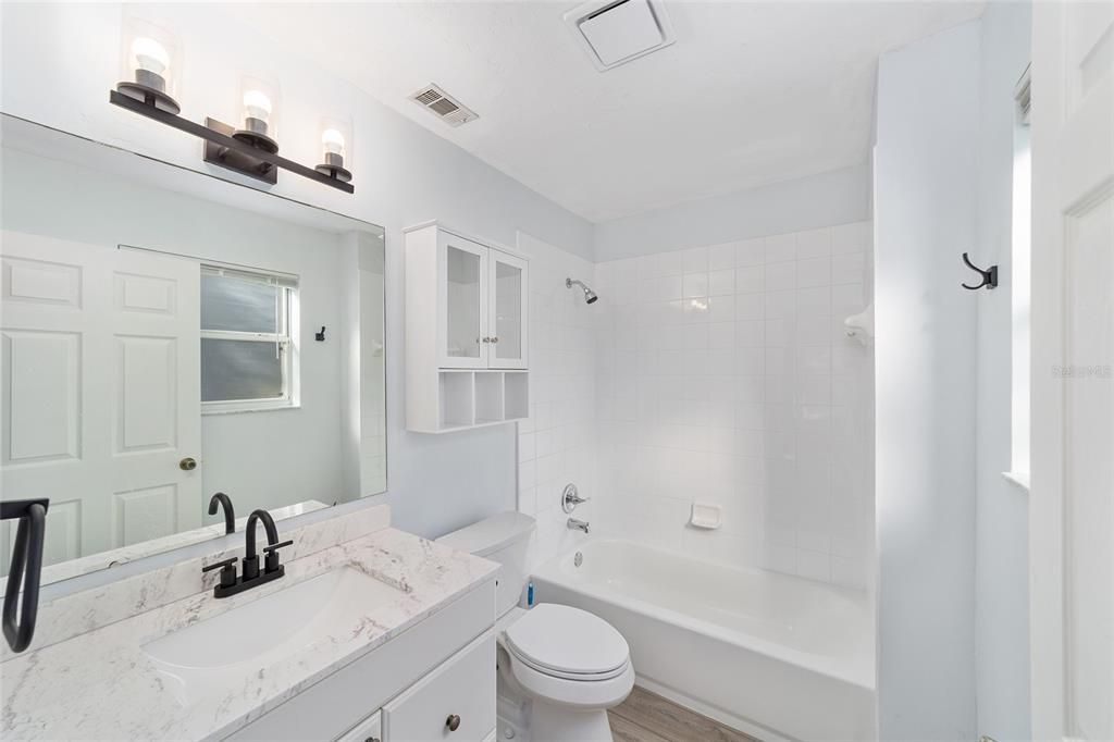 Под контрактом: $370,000 (4 спален, 2 ванн, 1808 Квадратных фут)