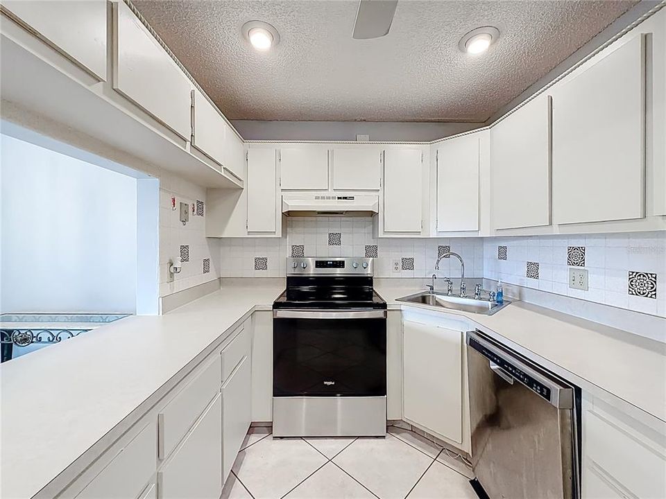 В аренду: $1,800 (2 спален, 2 ванн, 1111 Квадратных фут)