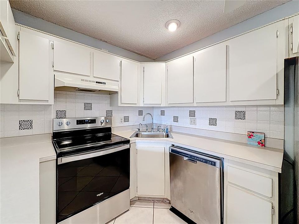 В аренду: $1,800 (2 спален, 2 ванн, 1111 Квадратных фут)