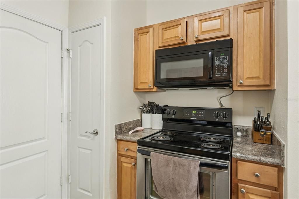 Active With Contract: $149,000 (2 beds, 2 baths, 1175 Square Feet)
