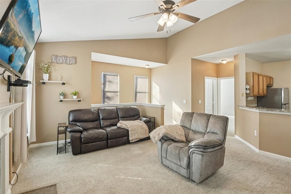 Active With Contract: $149,000 (2 beds, 2 baths, 1175 Square Feet)