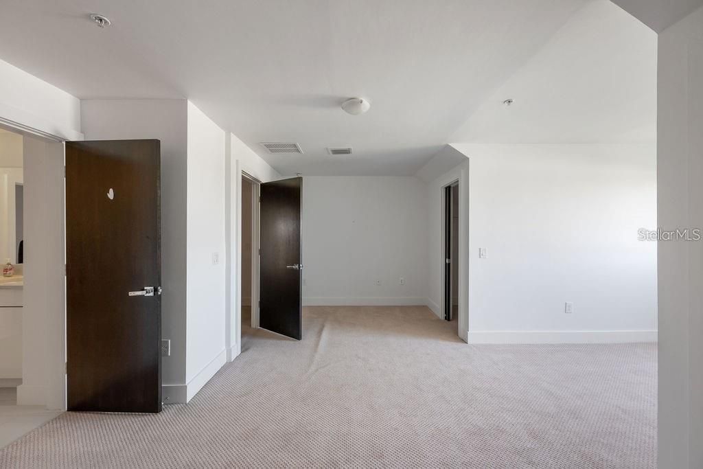 En Venta: $695,000 (4 camas, 3 baños, 2317 Pies cuadrados)