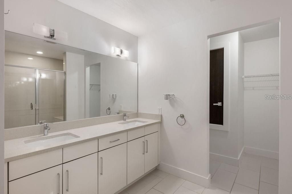 En Venta: $695,000 (4 camas, 3 baños, 2317 Pies cuadrados)