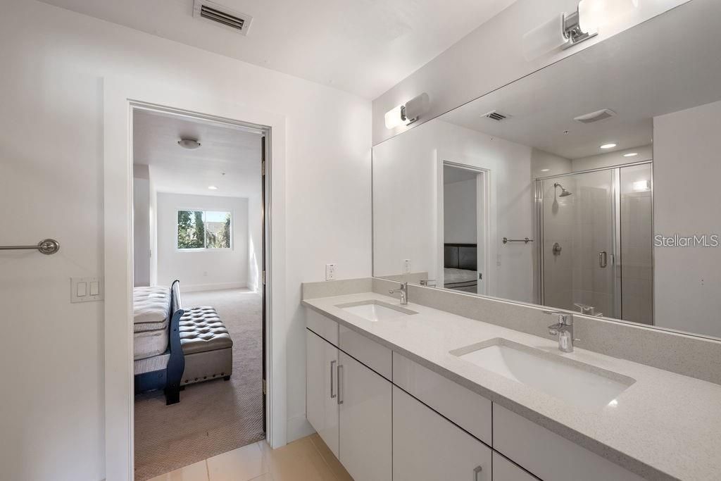En Venta: $695,000 (4 camas, 3 baños, 2317 Pies cuadrados)