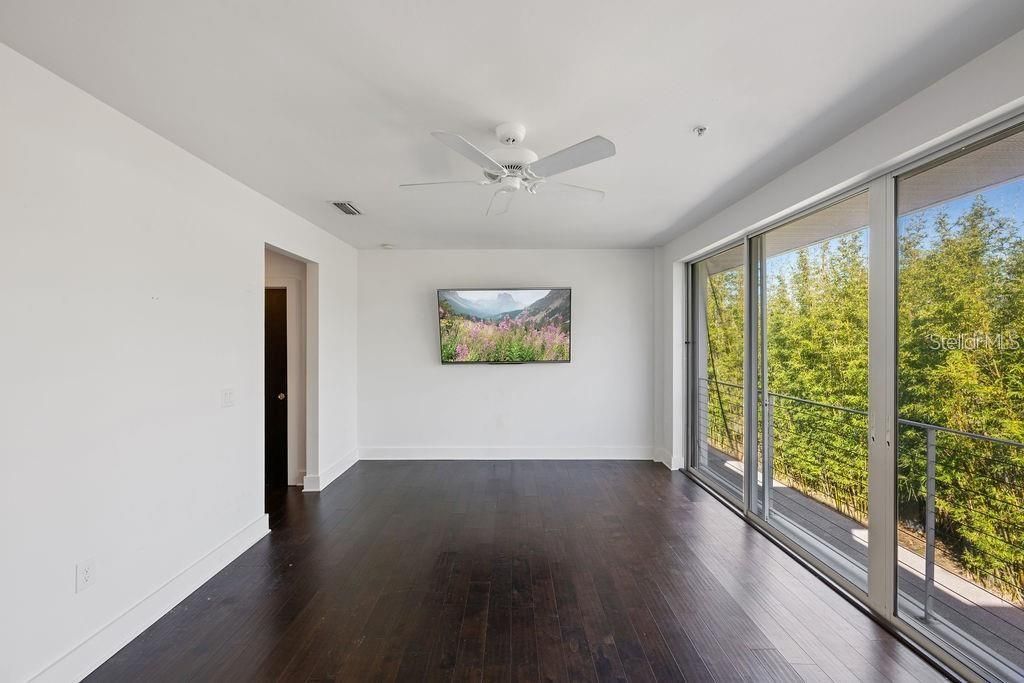 En Venta: $695,000 (4 camas, 3 baños, 2317 Pies cuadrados)