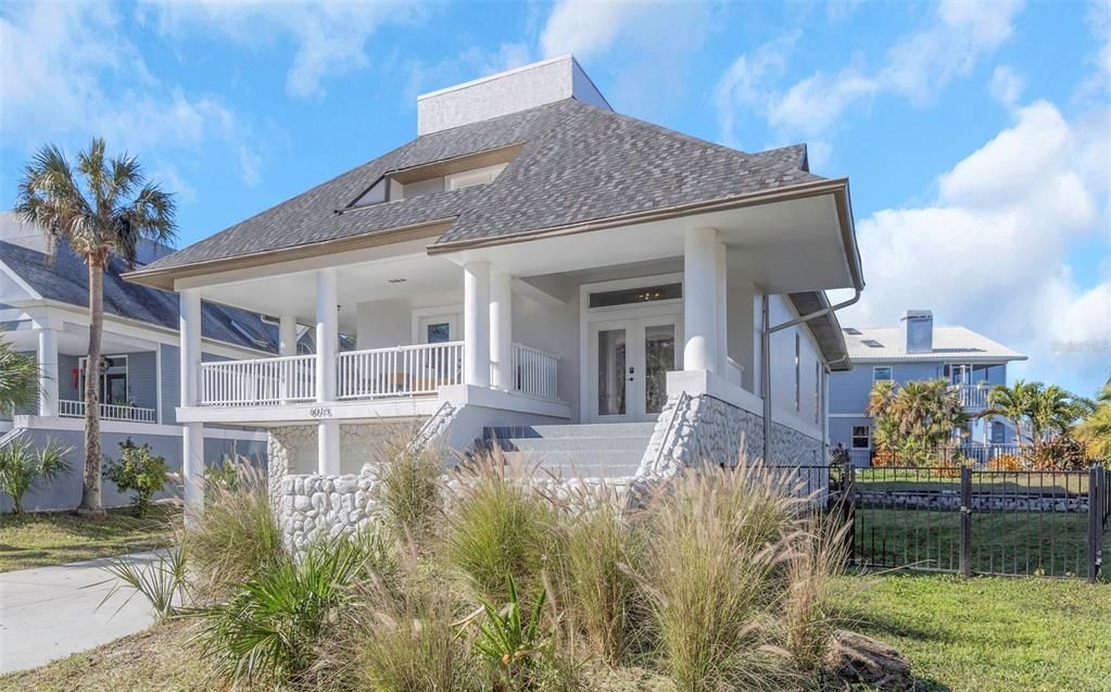 Active With Contract: $549,999 (3 beds, 3 baths, 2531 Square Feet)