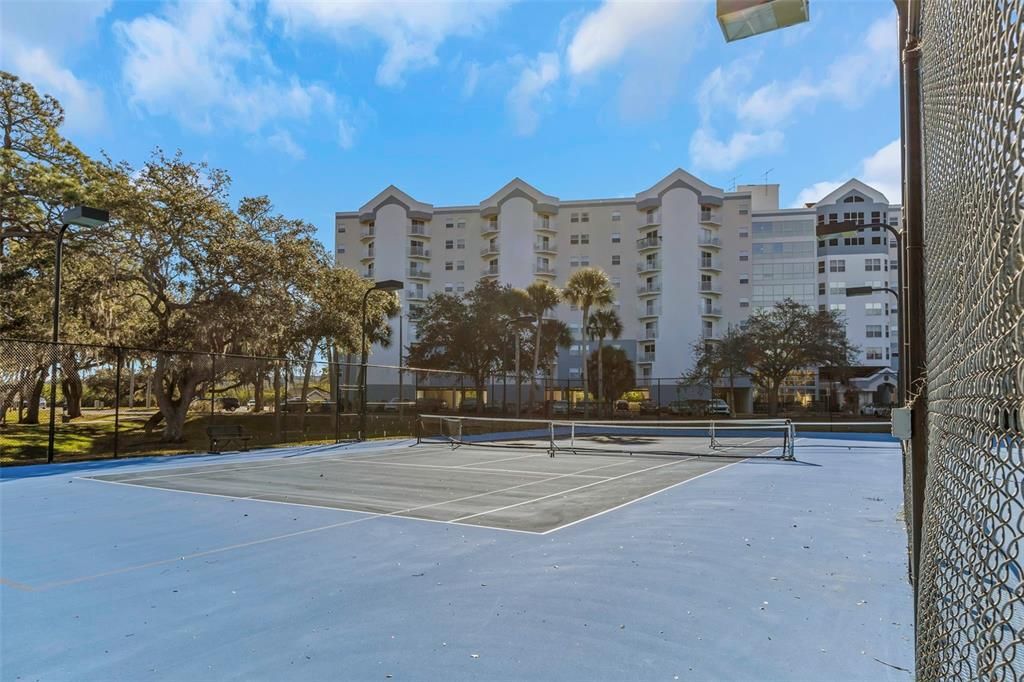 Active With Contract: $549,999 (3 beds, 3 baths, 2531 Square Feet)