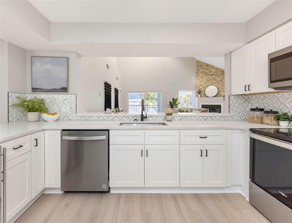 Active With Contract: $549,999 (3 beds, 3 baths, 2531 Square Feet)