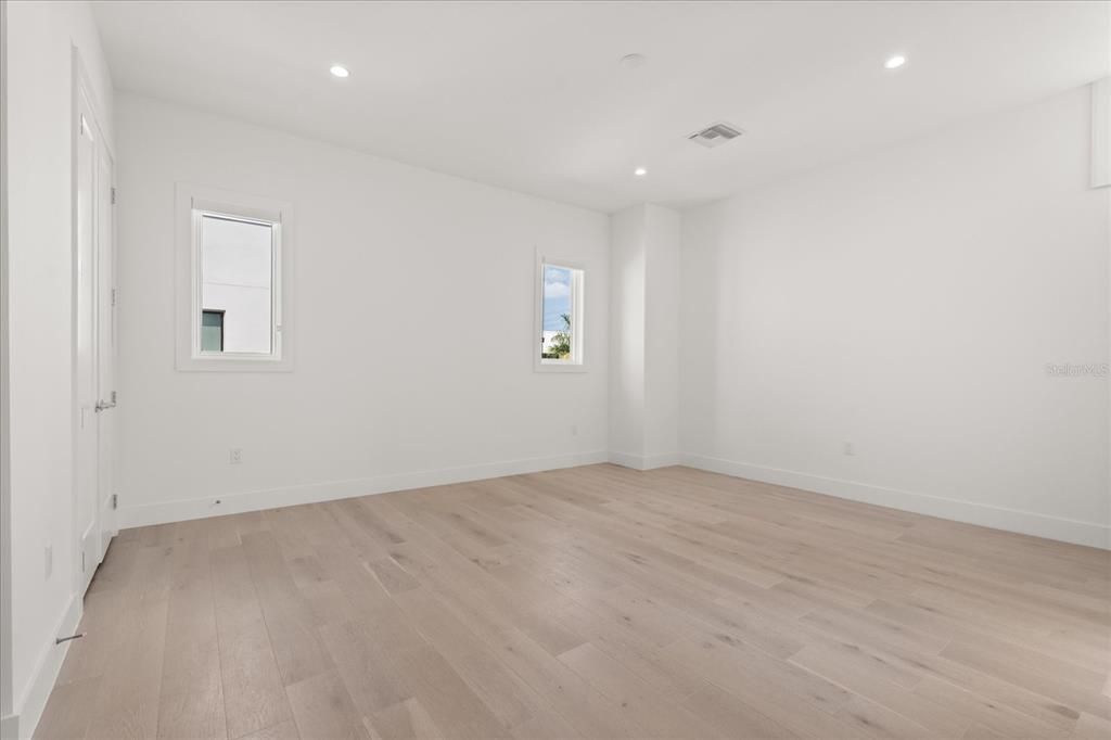 En Venta: $1,099,000 (3 camas, 3 baños, 2193 Pies cuadrados)
