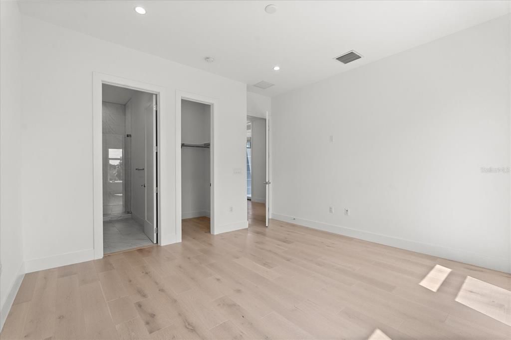En Venta: $1,099,000 (3 camas, 3 baños, 2193 Pies cuadrados)