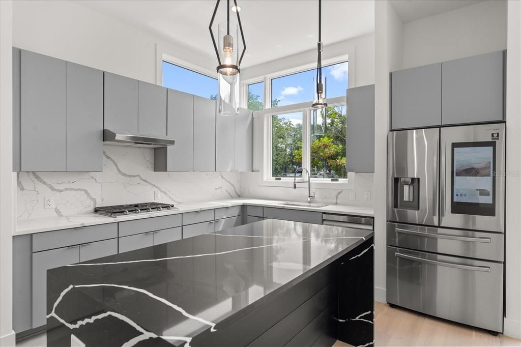 En Venta: $1,099,000 (3 camas, 3 baños, 2193 Pies cuadrados)