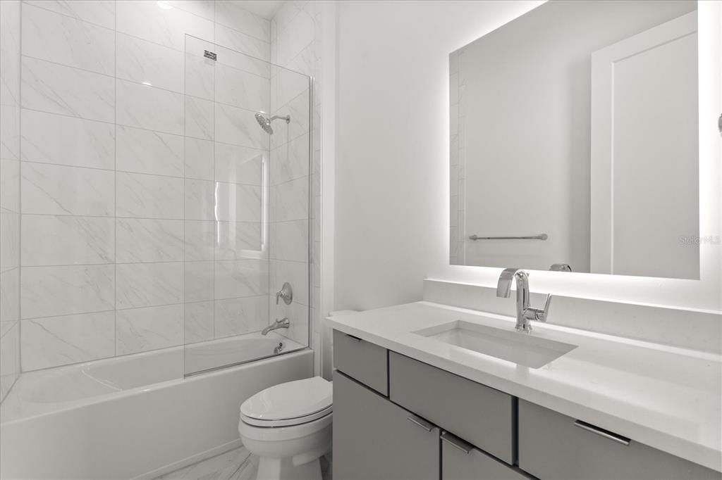 En Venta: $1,099,000 (3 camas, 3 baños, 2193 Pies cuadrados)