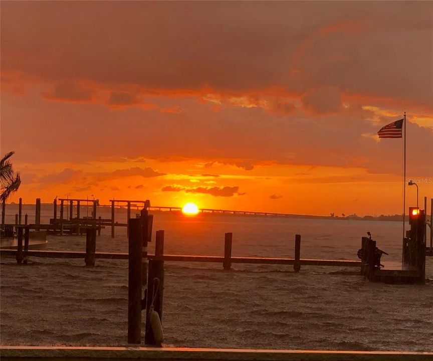 На продажу: $995,000 (4 спален, 3 ванн, 1977 Квадратных фут)
