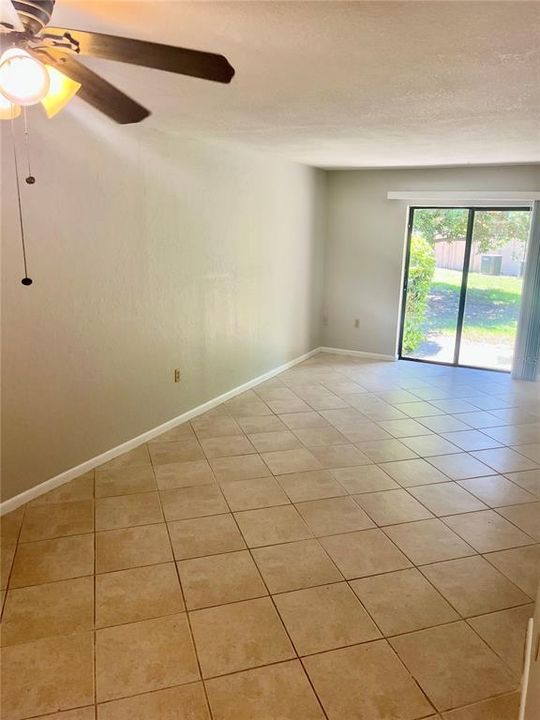 待售: $145,000 (2 贝兹, 2 浴室, 962 平方英尺)