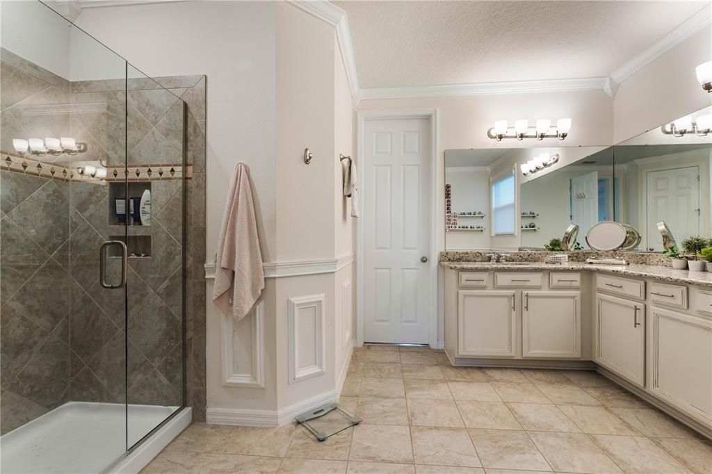 For Sale: $1,399,900 (7 beds, 5 baths, 5613 Square Feet)