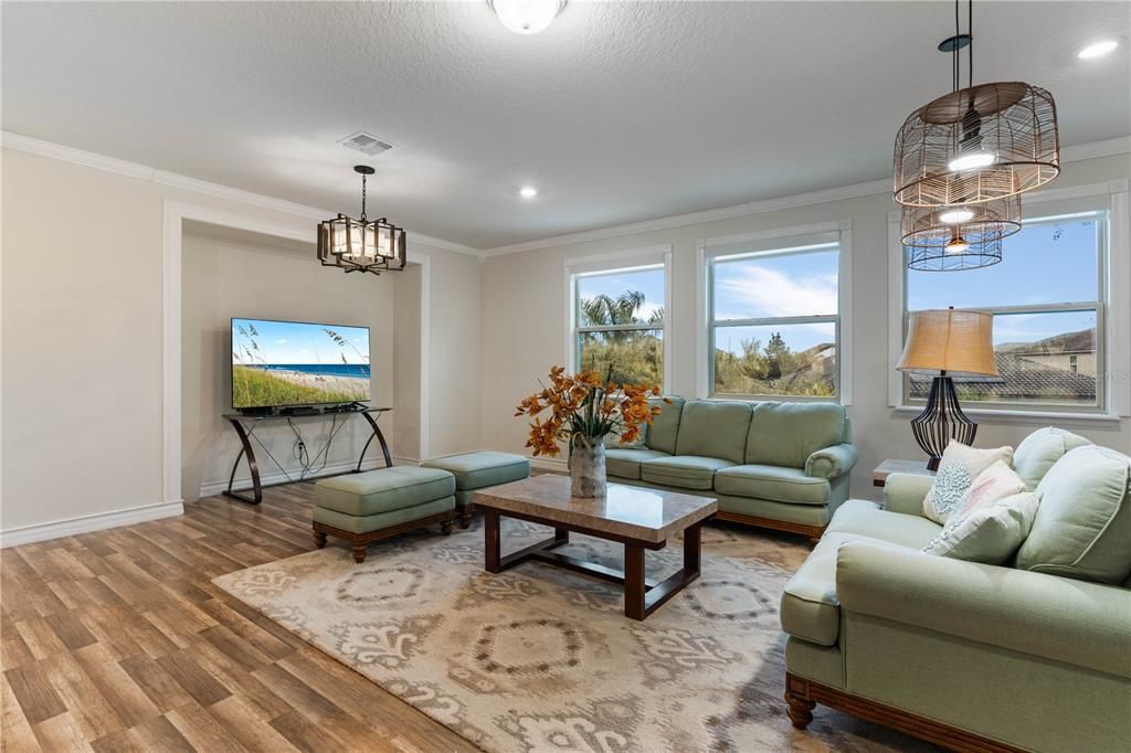 For Sale: $1,399,900 (7 beds, 5 baths, 5613 Square Feet)