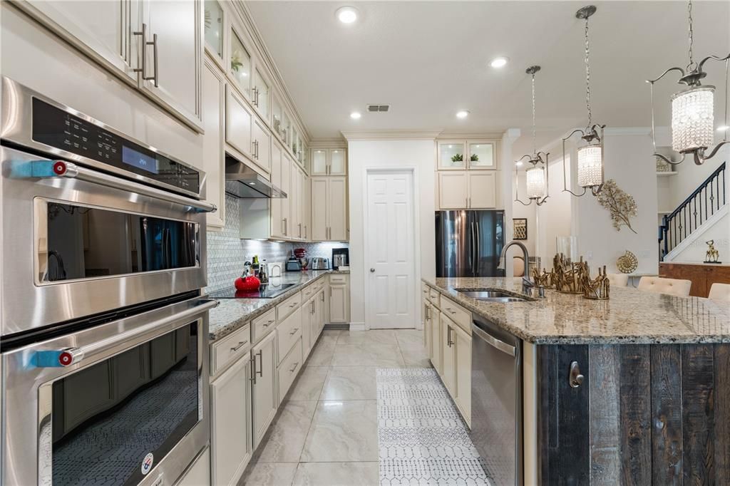For Sale: $1,399,900 (7 beds, 5 baths, 5613 Square Feet)