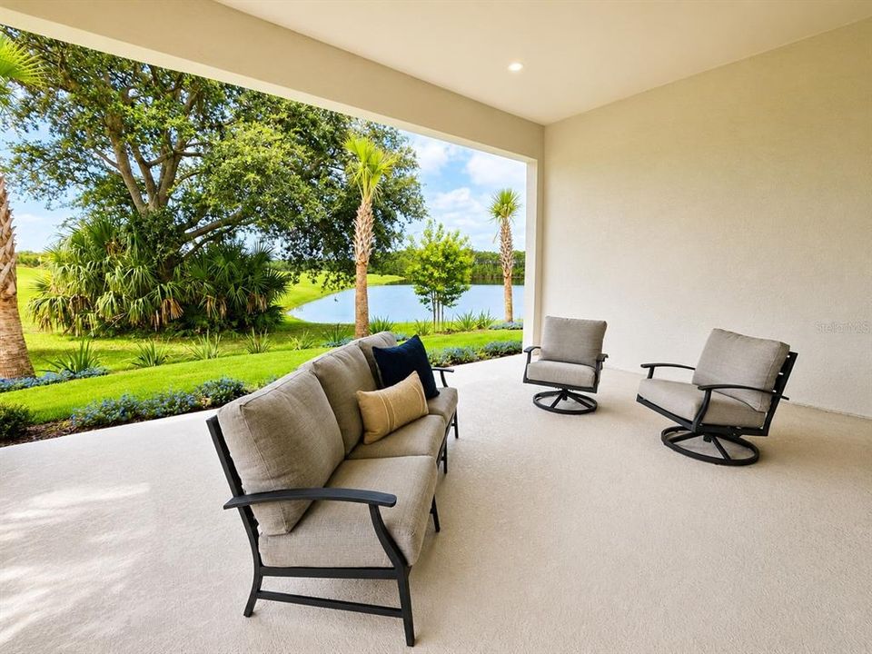 En Venta: $822,719 (3 camas, 3 baños, 2350 Pies cuadrados)