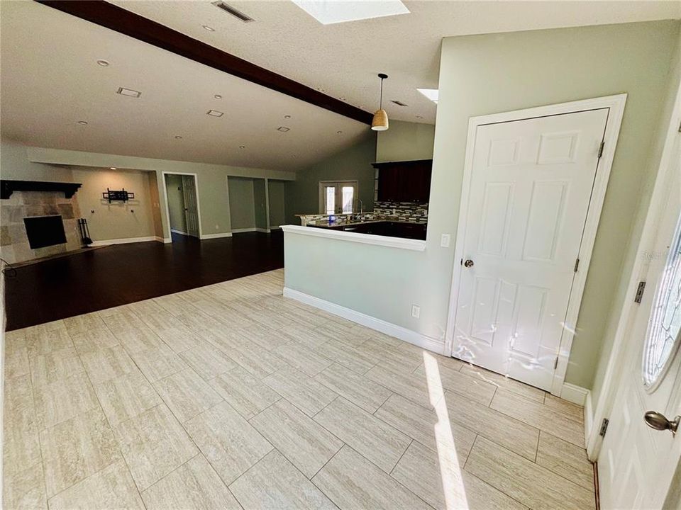 For Sale: $419,900 (3 beds, 2 baths, 1616 Square Feet)