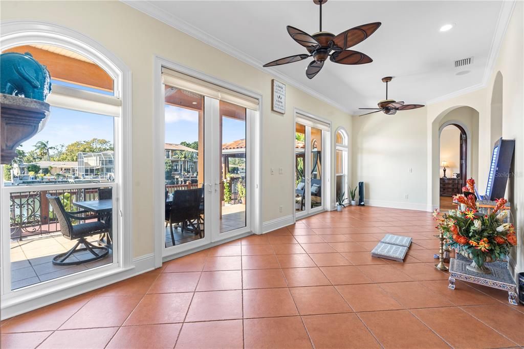 En Venta: $2,300,000 (5 camas, 4 baños, 4189 Pies cuadrados)